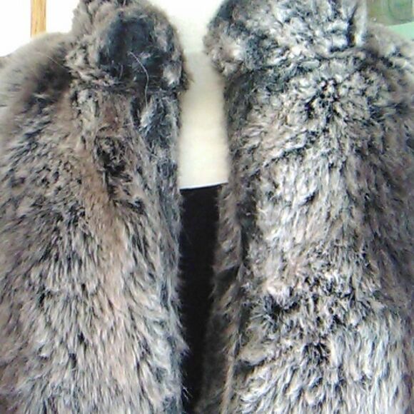 Outdoor Edition by Parkhurst Faux Fur Vest - Picture 2 of 10